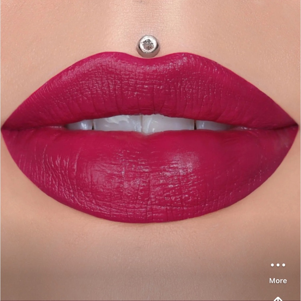 Jeffree Star Major Attitude Velvet
Trap Lipstick